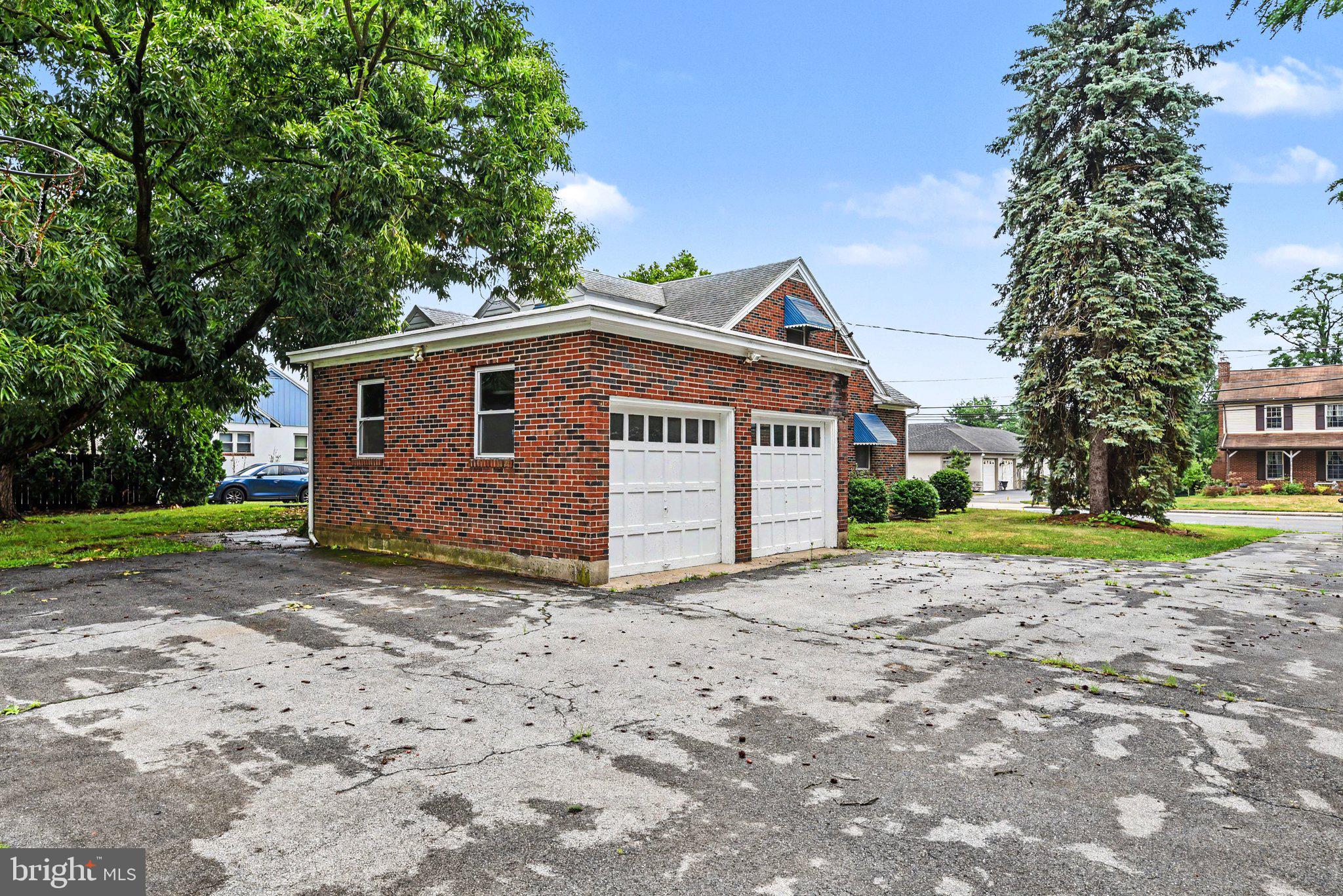125 West Governor Road Hershey, PA 17033 - Photo 3 of 28