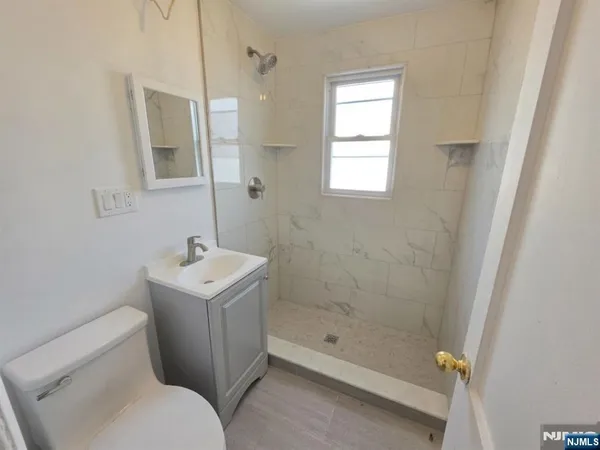 $2,300 | 683 Kingsland Avenue, Lyndhurst, NJ 07071
