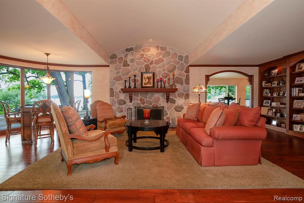 204 Gallogly Road Lake Angelus, MI 48326 - Photo 6 of 85