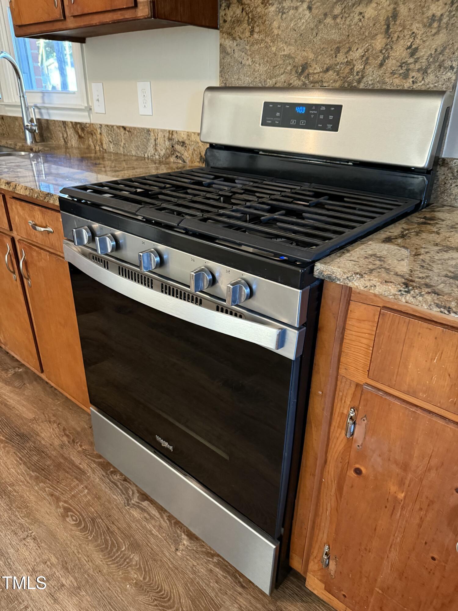 640 Crocker Road Smithfield, NC 27577 - Photo 20 of 28 a close view of stove top oven