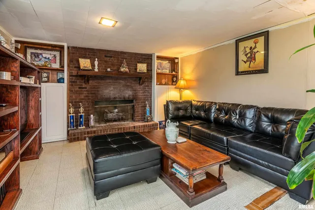 $132,500 | 301 South Orchard Drive, Carbondale, IL 62901