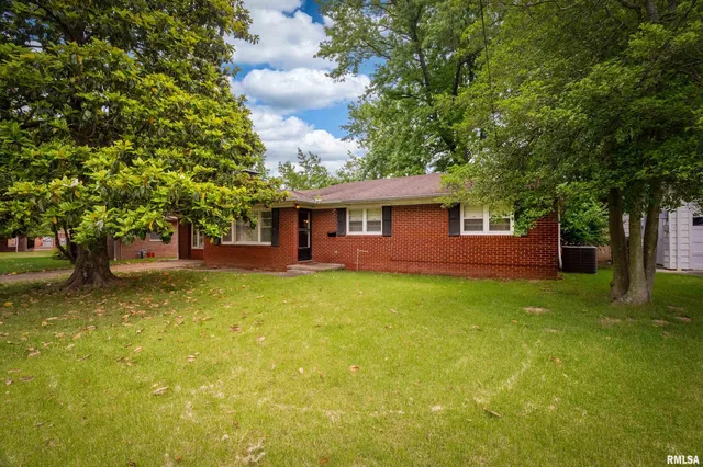 $132,500 | 301 South Orchard Drive, Carbondale, IL 62901
