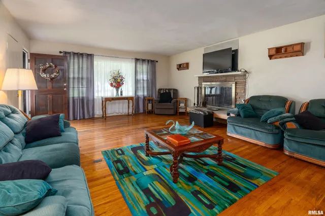 $132,500 | 301 South Orchard Drive, Carbondale, IL 62901