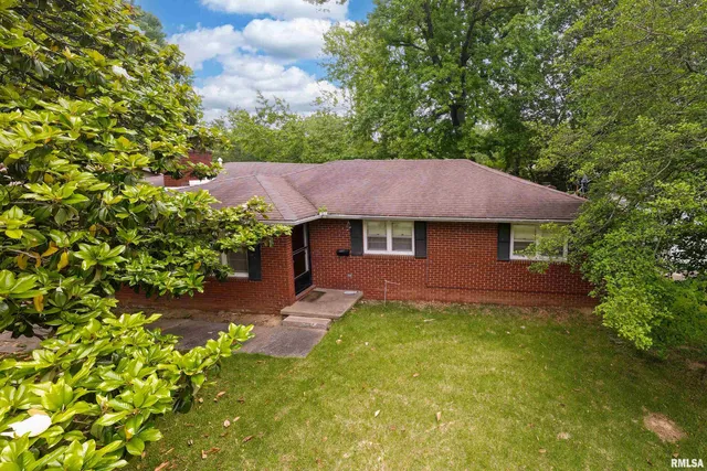$132,500 | 301 South Orchard Drive, Carbondale, IL 62901