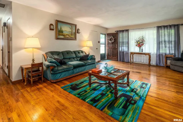 $132,500 | 301 South Orchard Drive, Carbondale, IL 62901