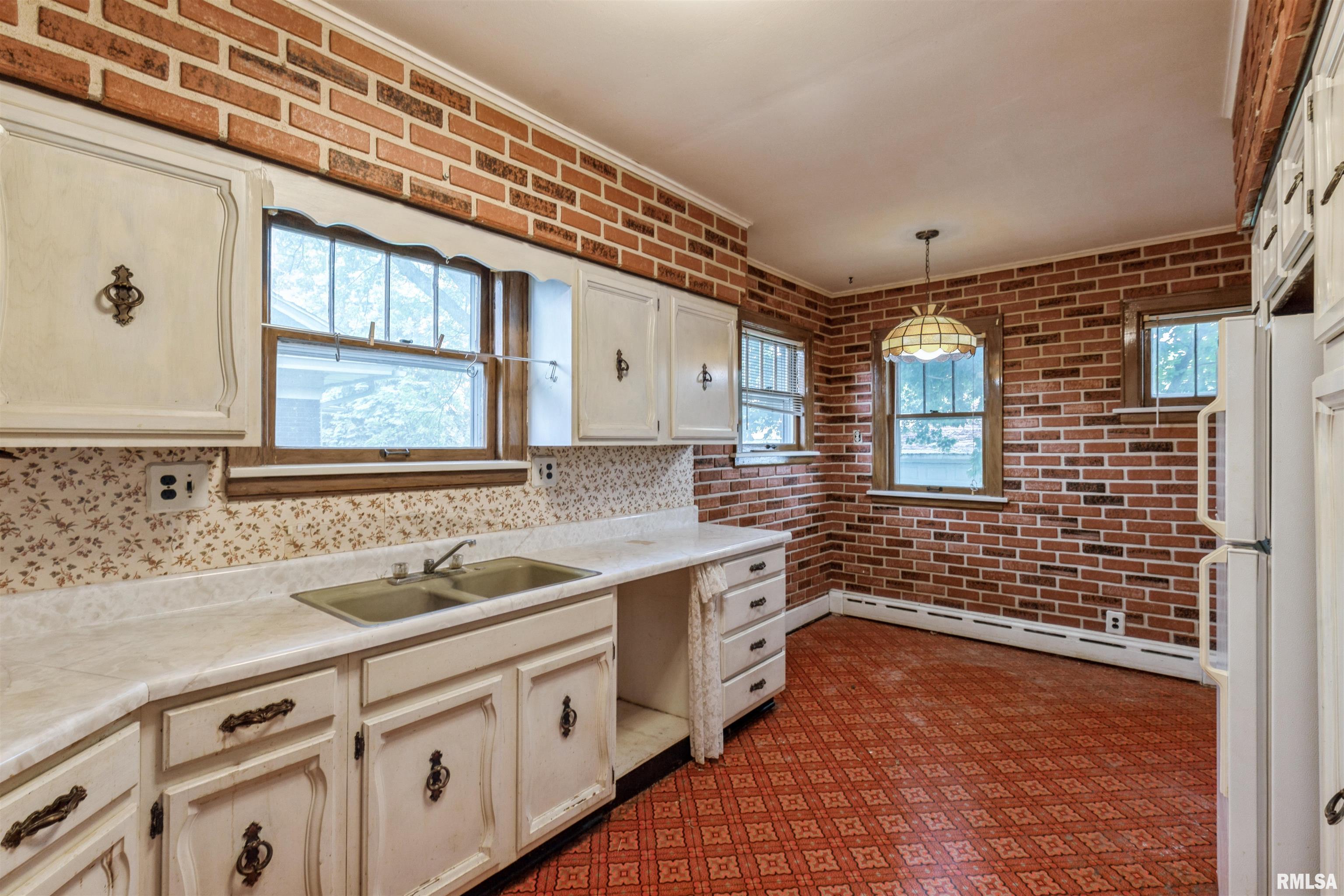 818 North 3rd Street Clinton, IA 52732 - Photo 8 of 23 Gallery Image 8