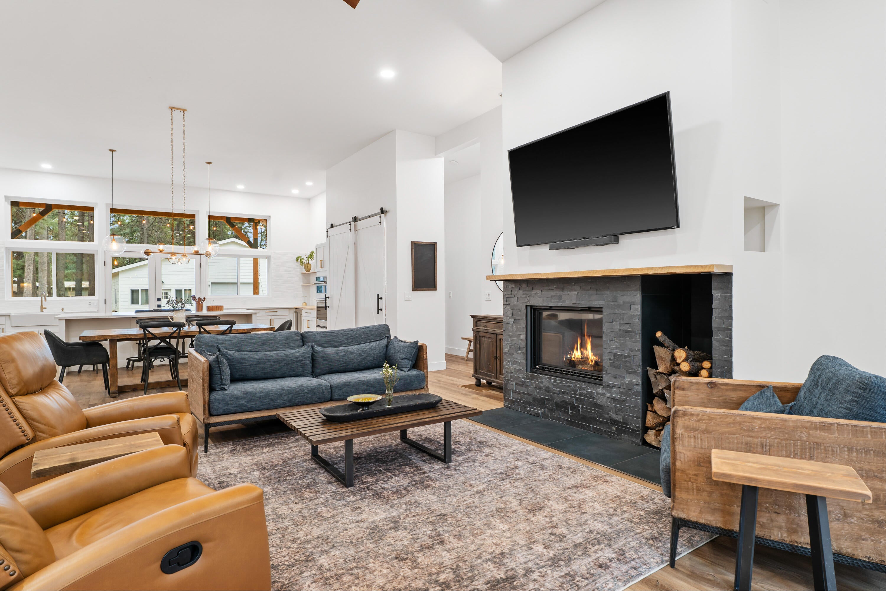 17133 Norwalk Road Bend, OR 97707 - Photo 23 of 58 15-Living Room