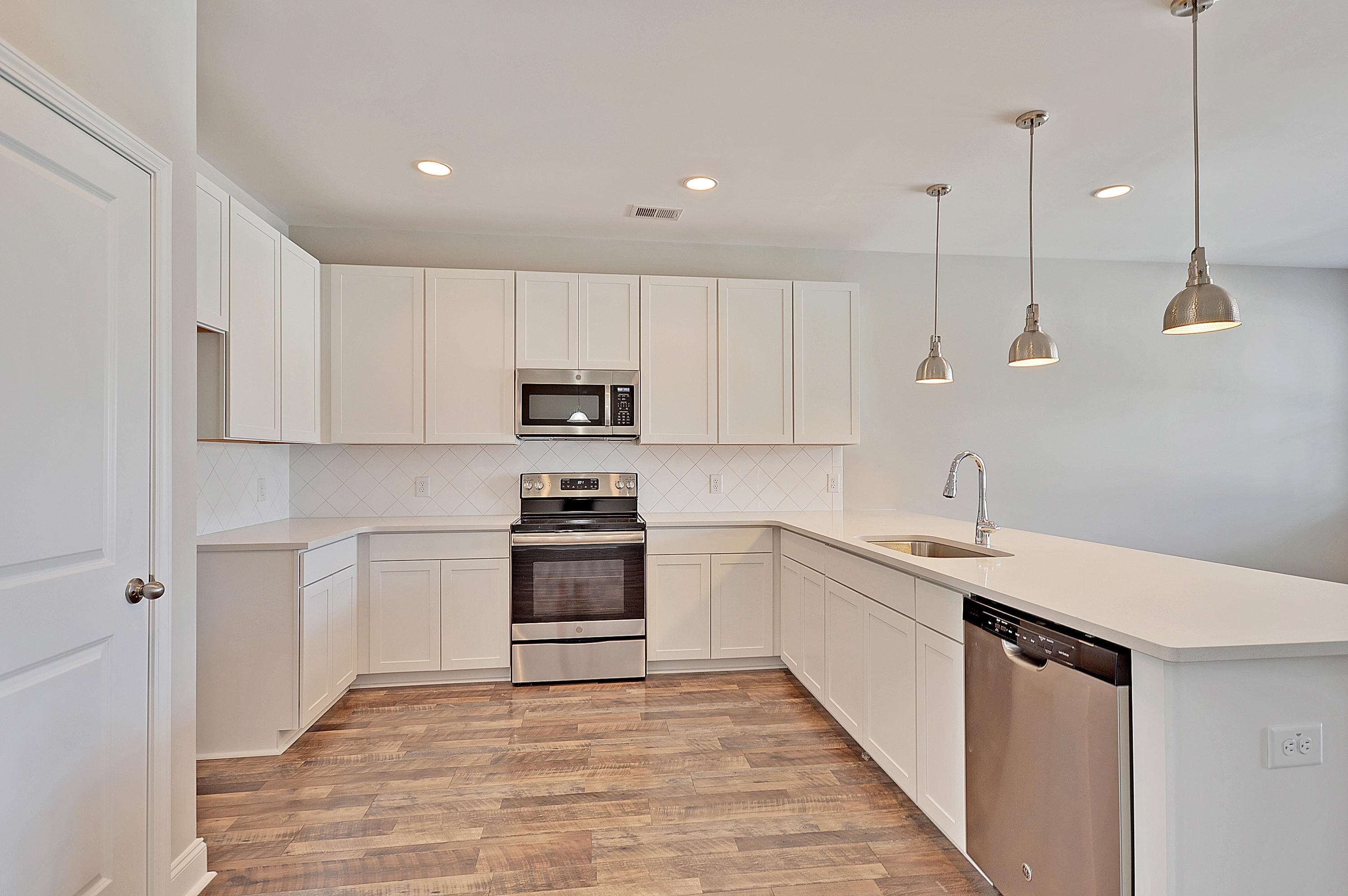 7852 Montview Road North Charleston, SC 29418 - Photo 2 of 34 7852 Montview Road Kitchen