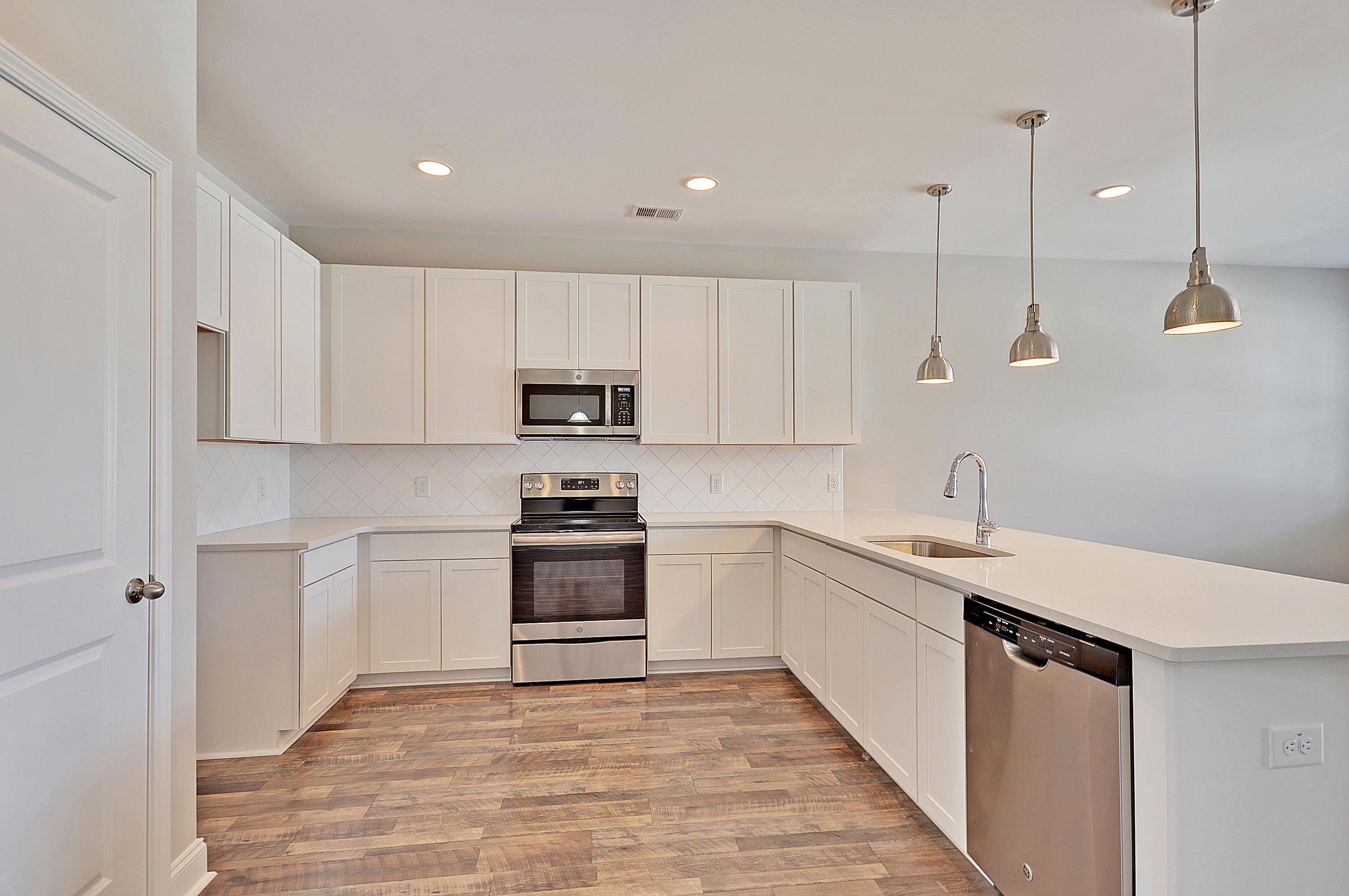 7852 Montview Road North Charleston, SC 29418 - Photo 13 of 34 7852 Montview Road Kitchen