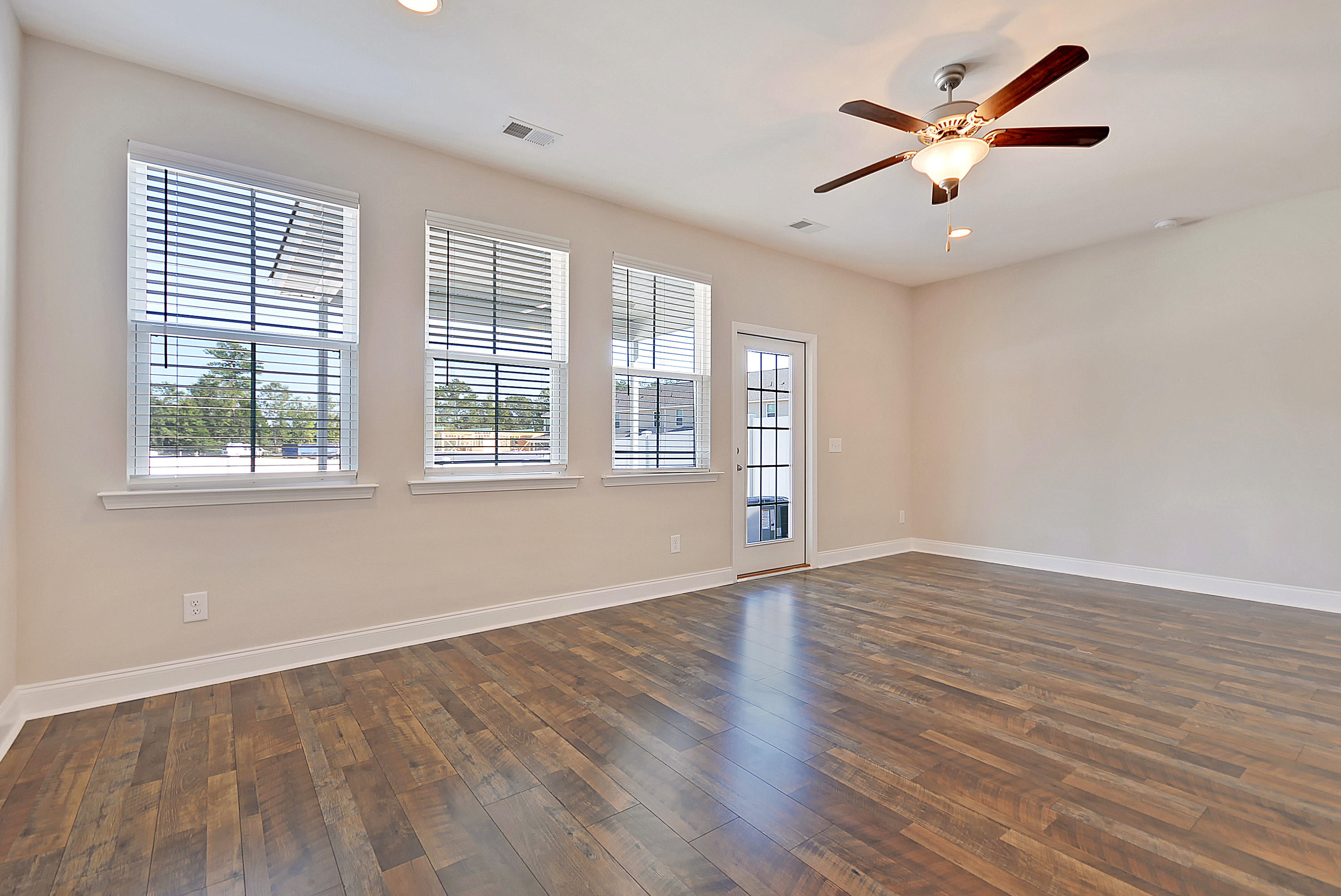 7852 Montview Road North Charleston, SC 29418 - Photo 16 of 34 7852 Montview Road Living Room