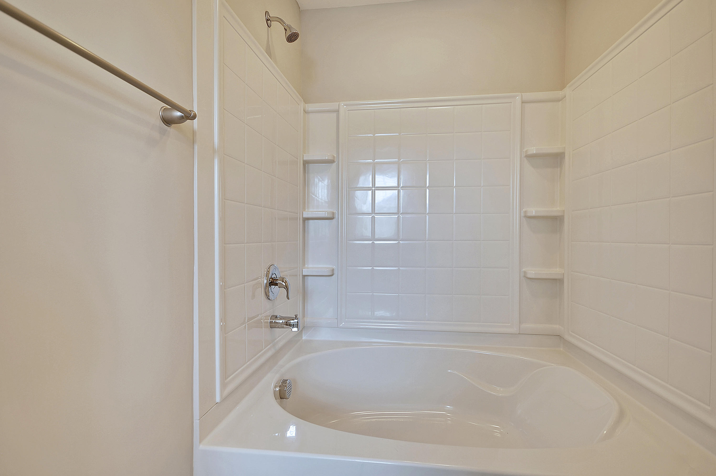 7852 Montview Road North Charleston, SC 29418 - Photo 27 of 34 7852 Montview Road Master Garden Tub