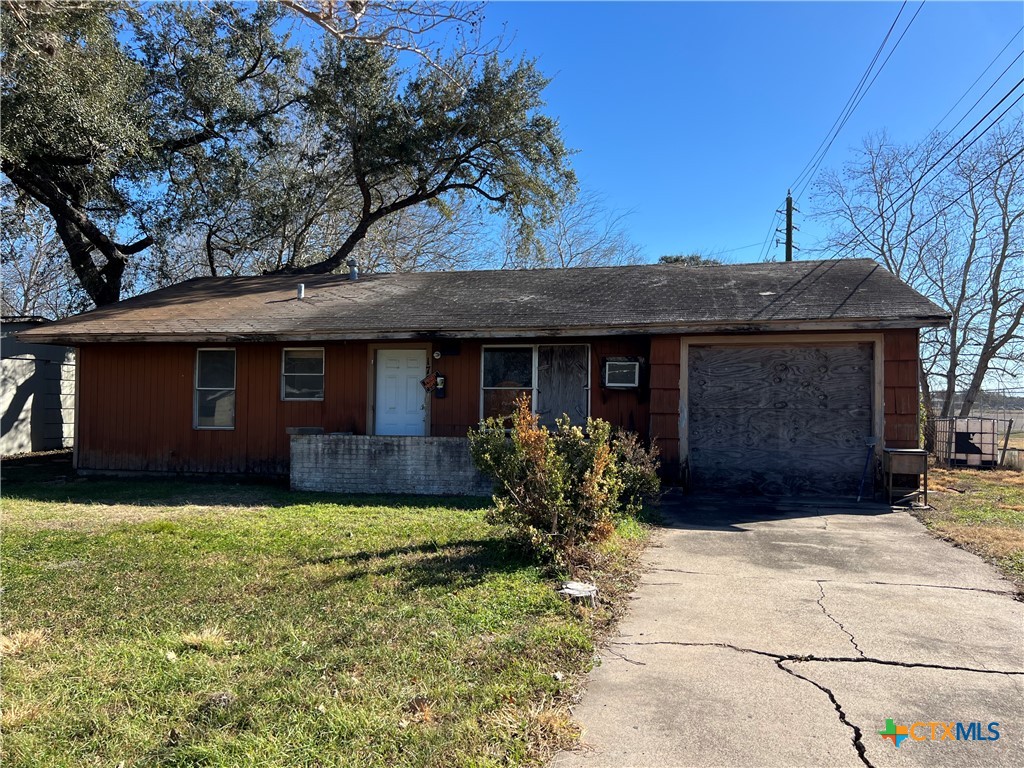 1701 East Walnut Avenue Victoria, TX 77901 - Photo 1 of 9 a front view of a house with a garden