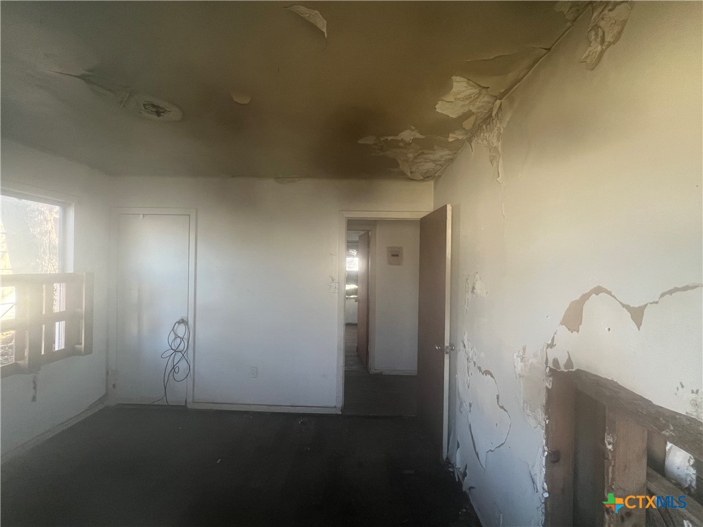 1701 East Walnut Avenue Victoria, TX 77901 - Photo 8 of 9 a view of an empty room