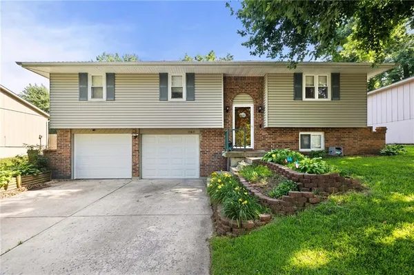 $253,000 | 17819 East Greentree Avenue, Independence, MO 64057