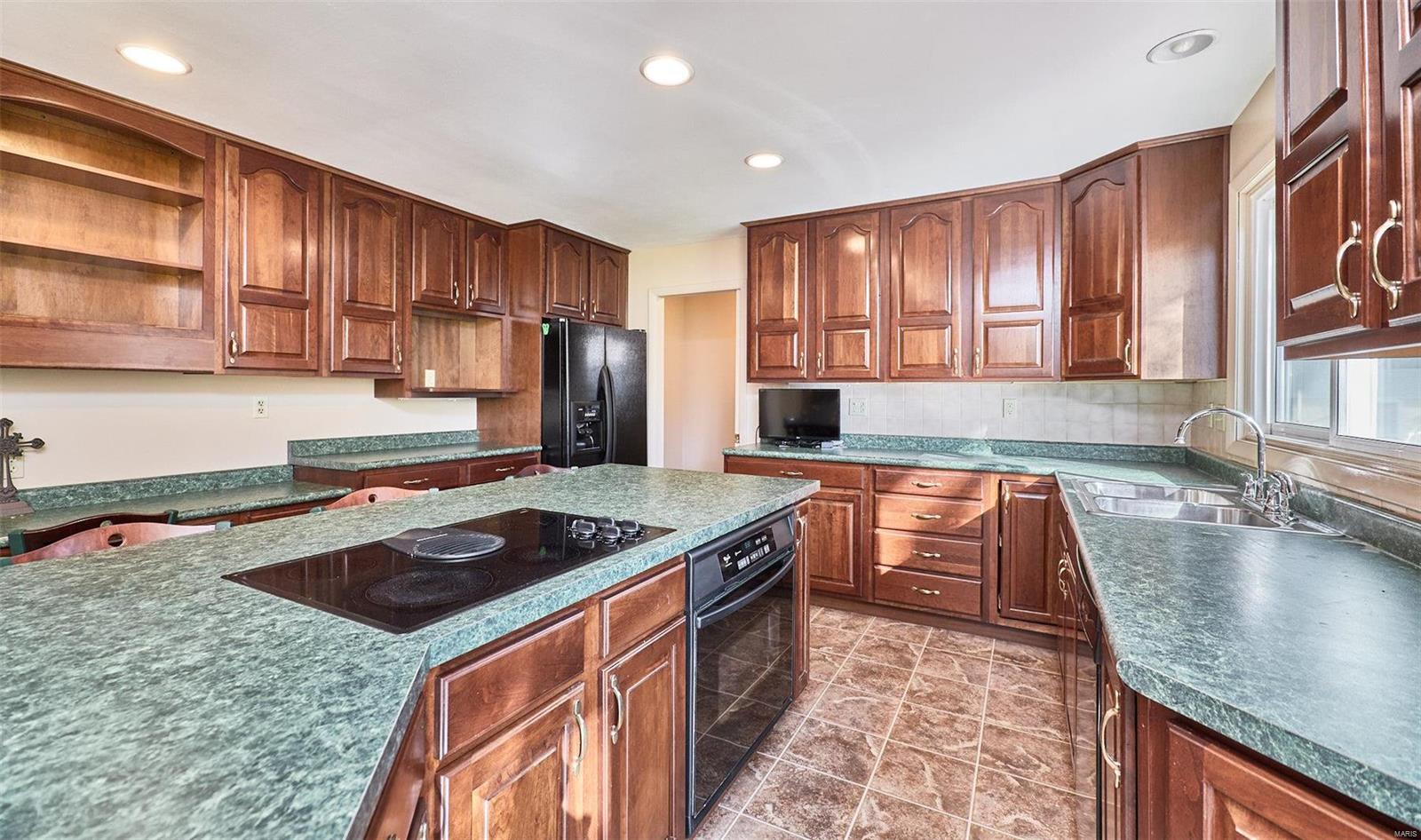 1626 Old Baxter Road Chesterfield, MO 63017 - Photo 11 of 31 Gallery Image 11