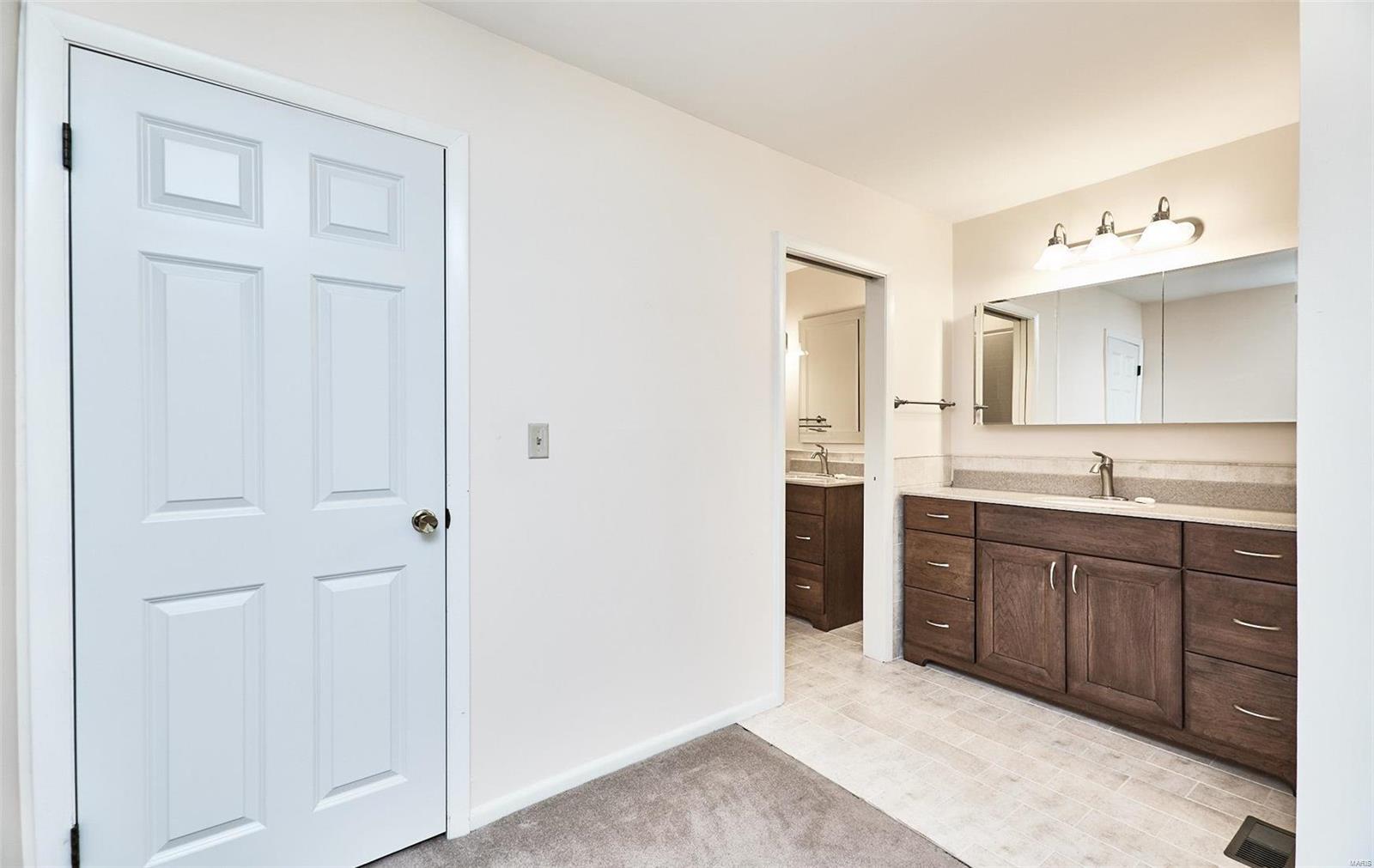 1626 Old Baxter Road Chesterfield, MO 63017 - Photo 18 of 31 Gallery Image 18