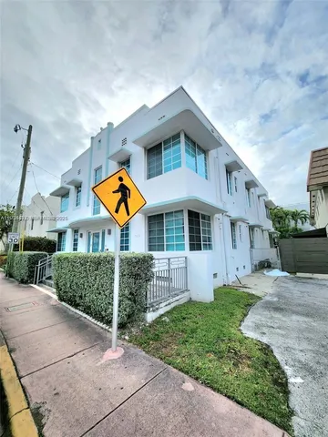 $1,700 | 7936 Harding Avenue, Unit 4, Miami Beach, FL 33141