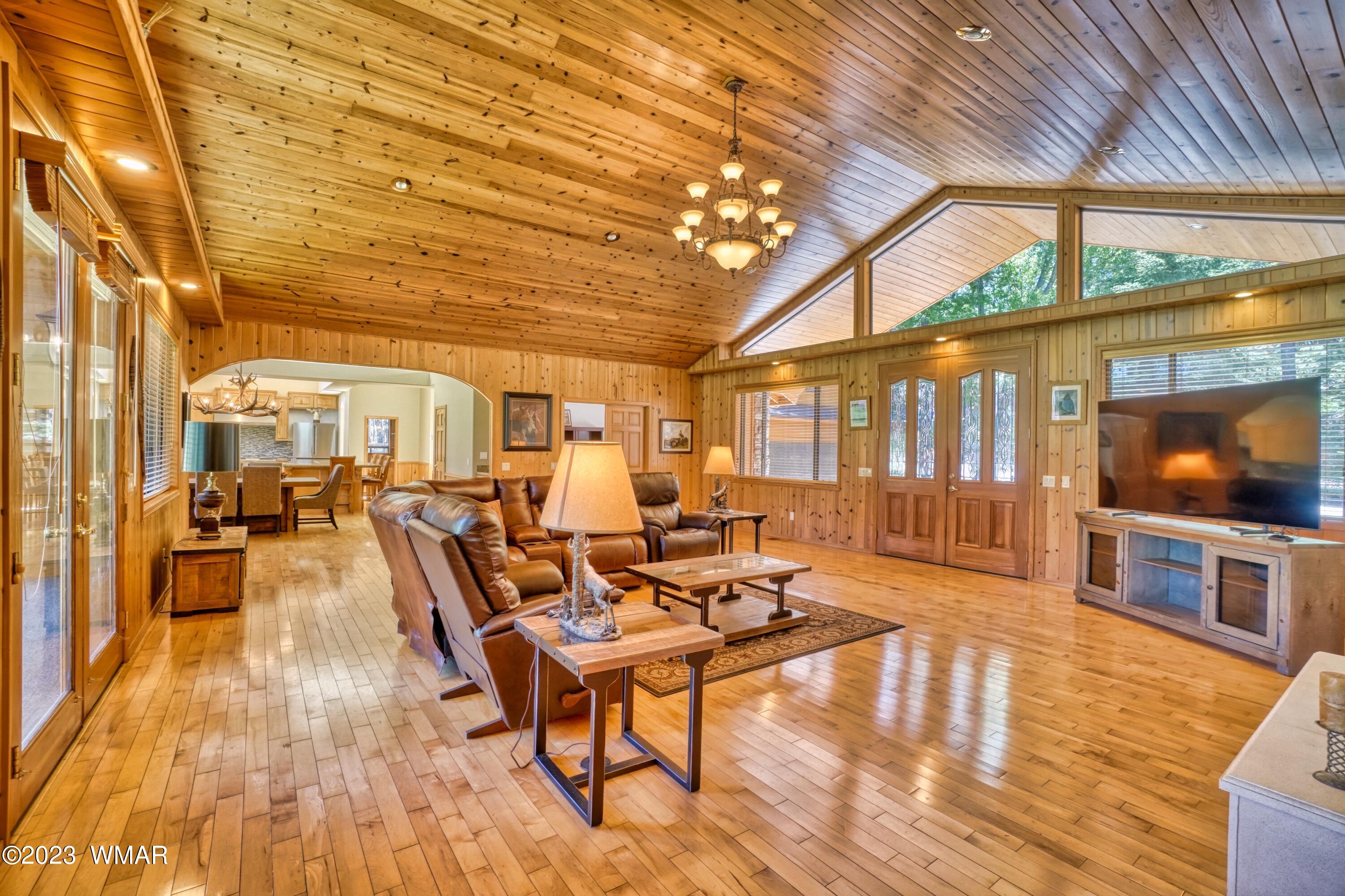 7214 Geronimo Road Pinetop, AZ 85935 - Photo 14 of 51 Greatroom