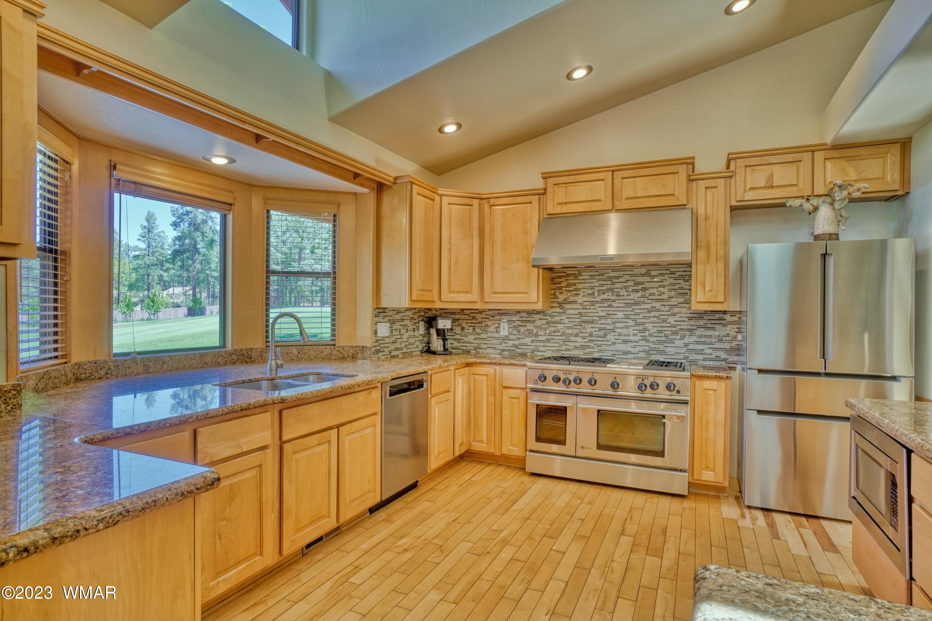7214 Geronimo Road Pinetop, AZ 85935 - Photo 17 of 51 Kitchen