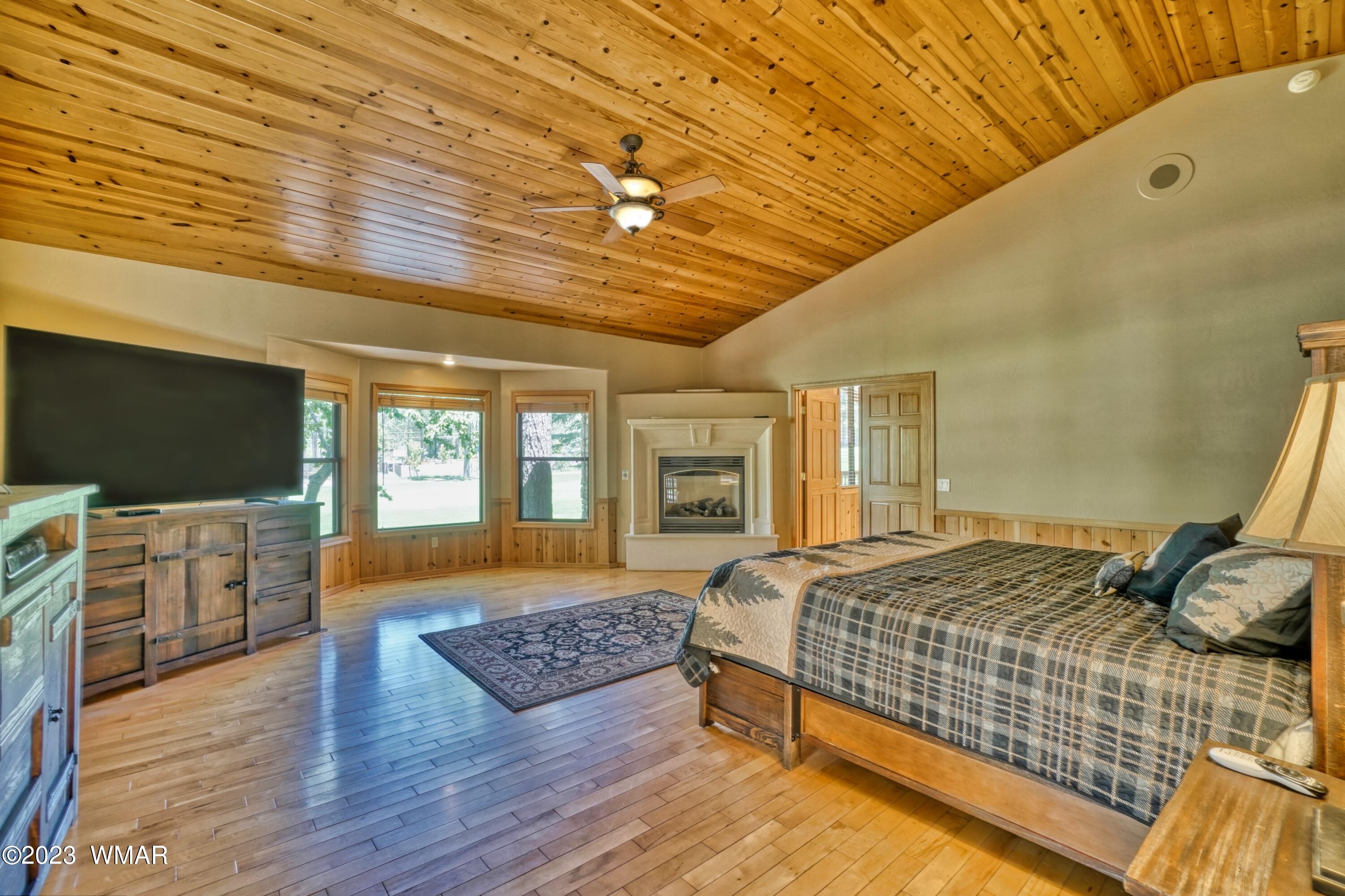 7214 Geronimo Road Pinetop, AZ 85935 - Photo 20 of 51 Primary Suite
