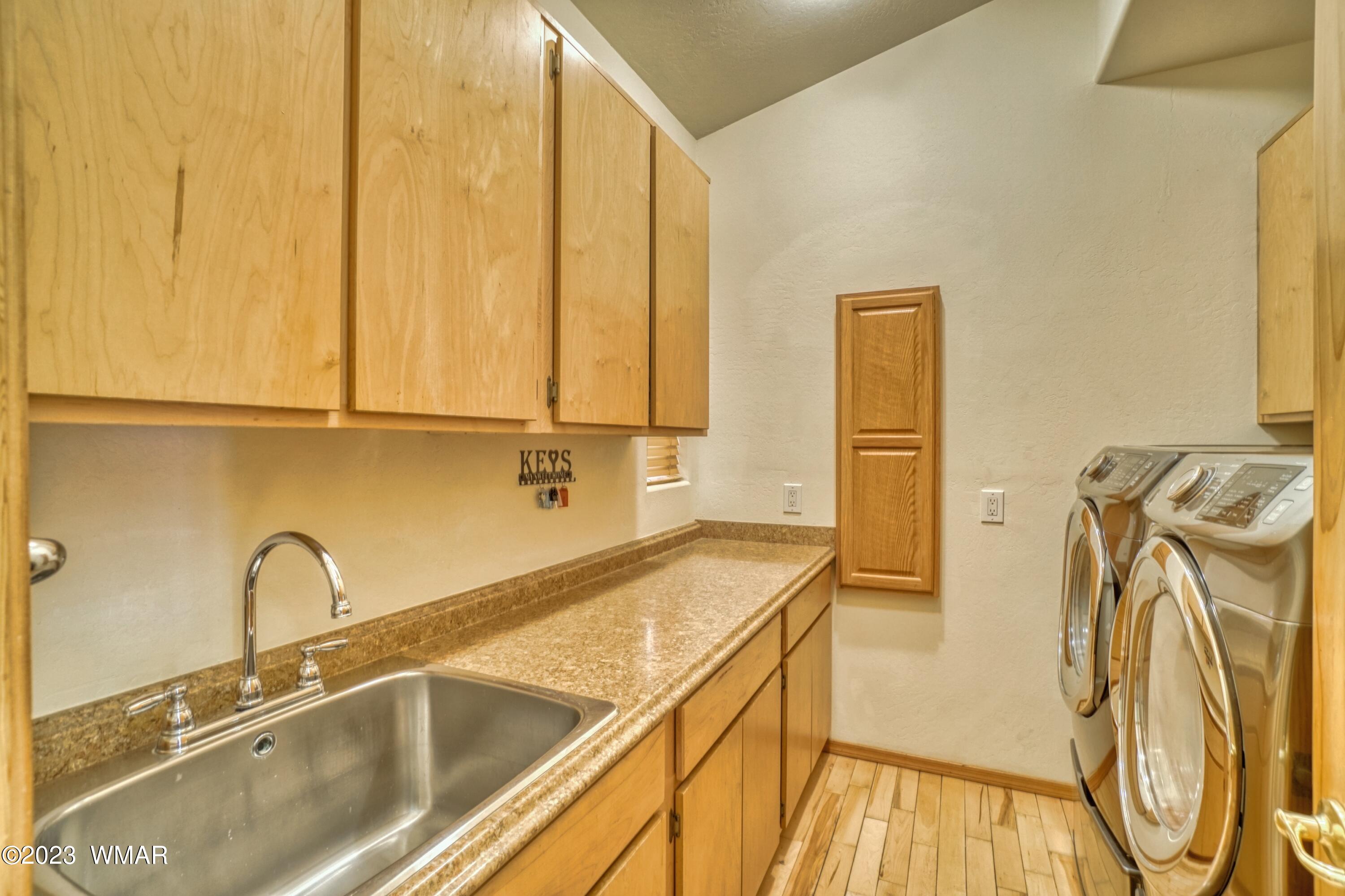 7214 Geronimo Road Pinetop, AZ 85935 - Photo 29 of 51 Laundry