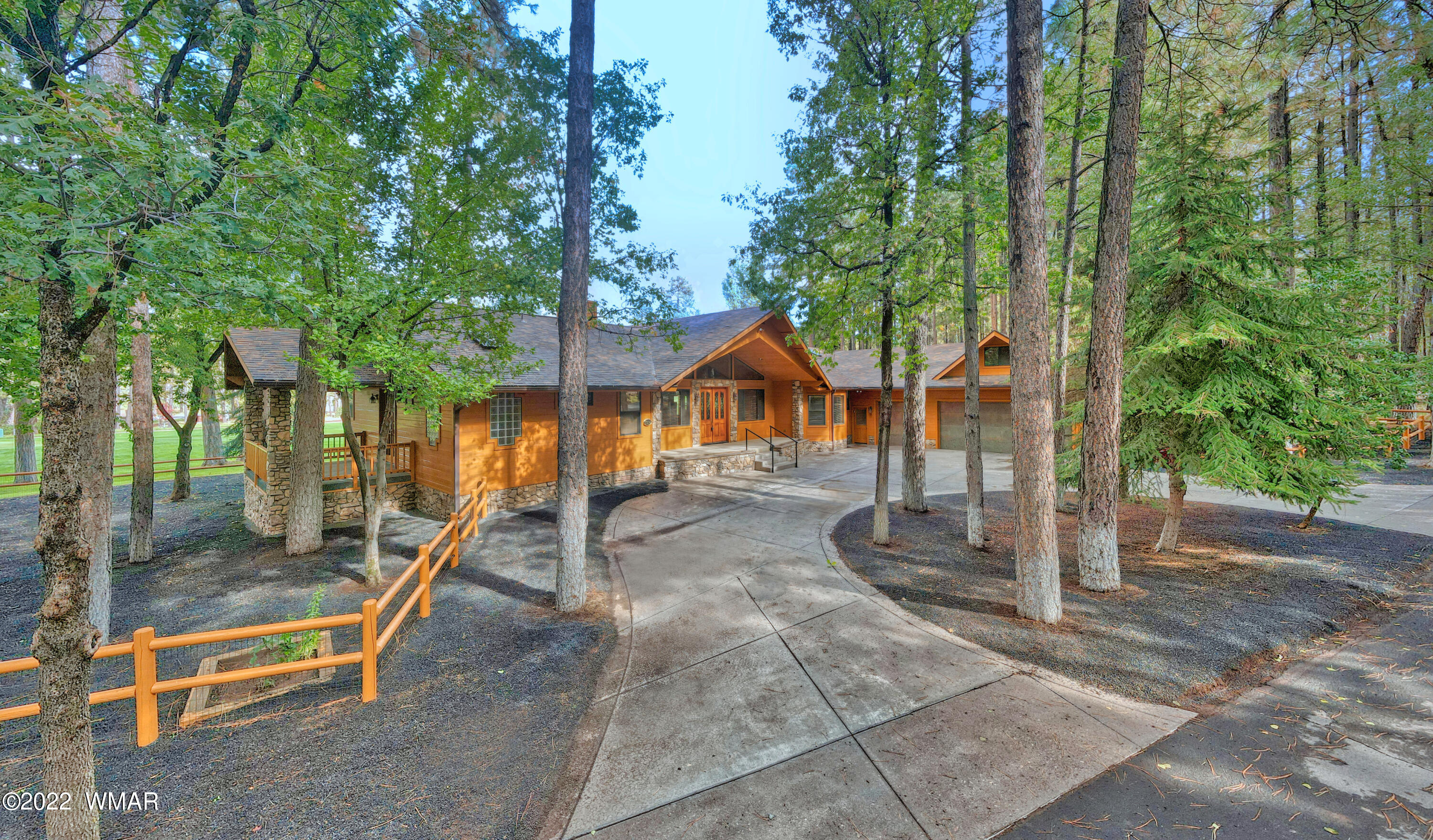 7214 Geronimo Road Pinetop, AZ 85935 - Photo 32 of 51 Front Driveway