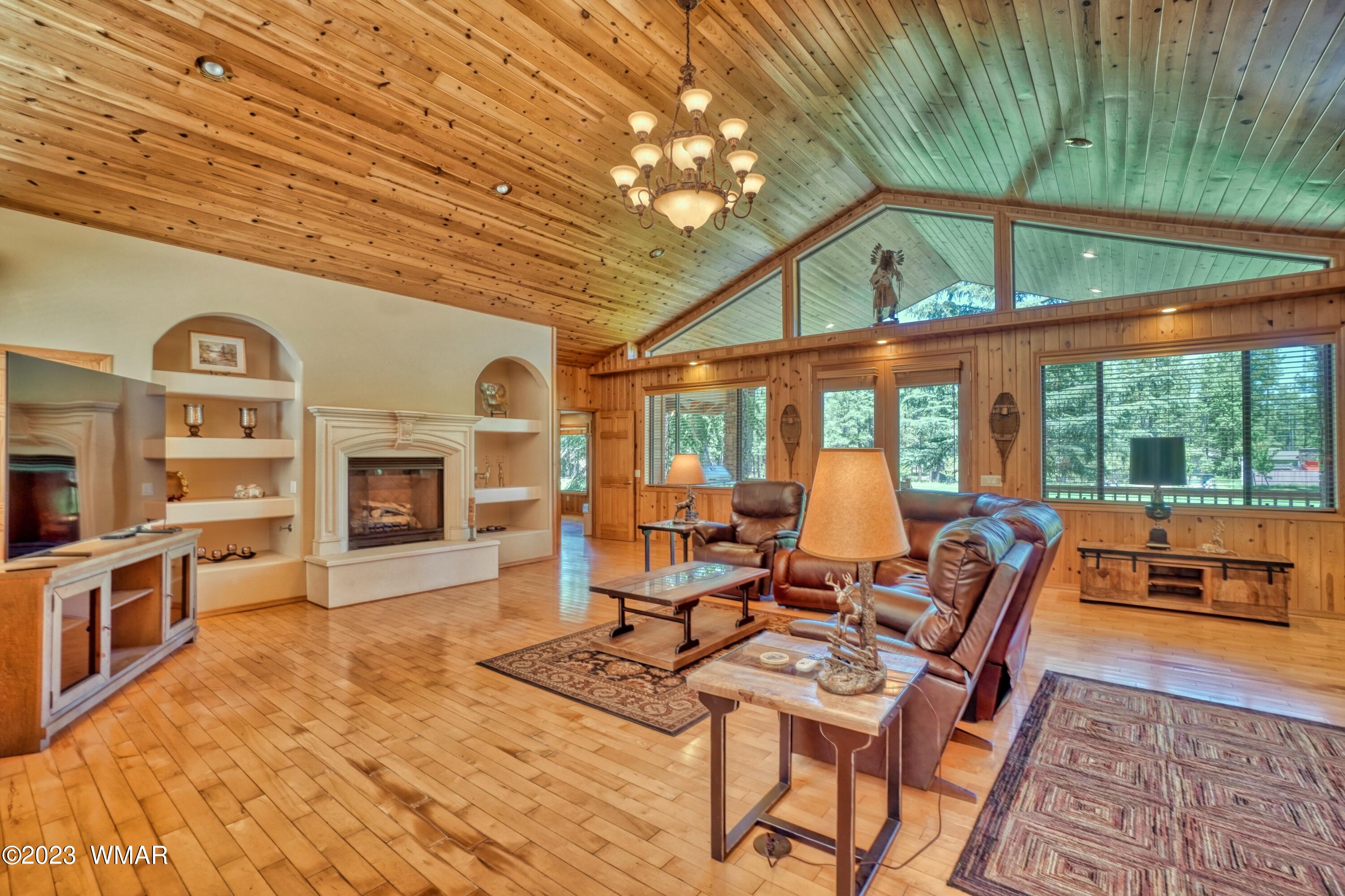 7214 Geronimo Road Pinetop, AZ 85935 - Photo 4 of 51 Greatroom