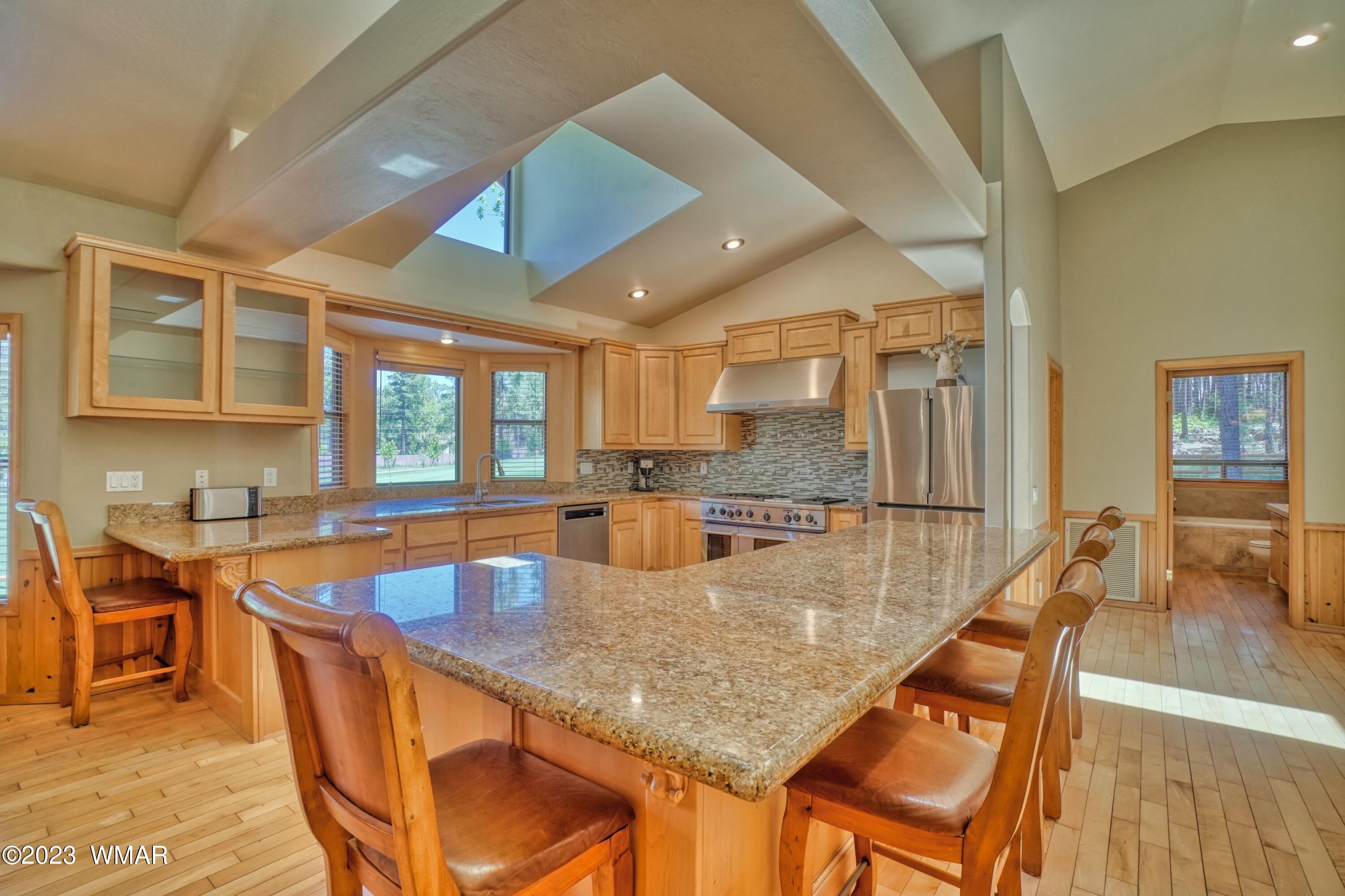 7214 Geronimo Road Pinetop, AZ 85935 - Photo 5 of 51 Kitchen Island Seating