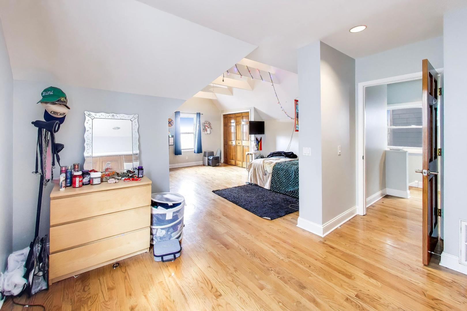 3519 North Seminary Avenue Chicago, IL 60657 - Photo 24 of 43 a very nice looking room with a large bed