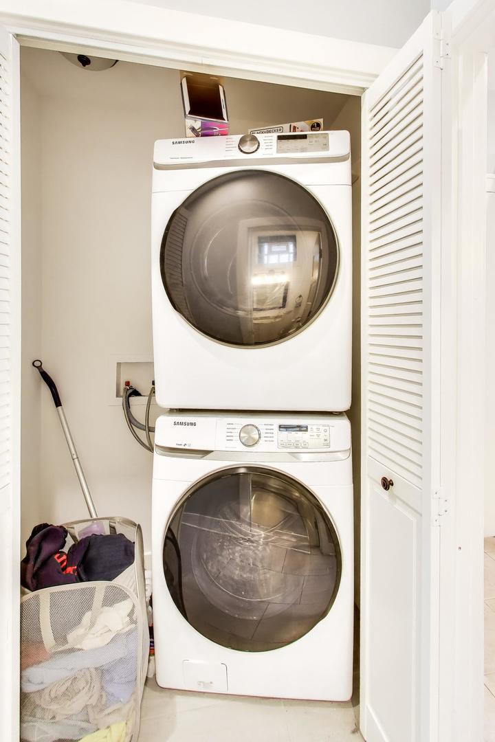 3519 North Seminary Avenue Chicago, IL 60657 - Photo 5 of 43 a utility room with dryer and washer