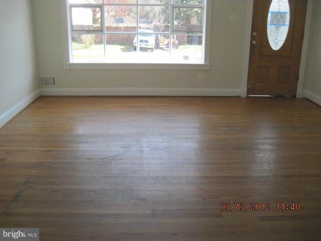 14200 Adkins Road Laurel, MD 20708 - Photo 5 of 12 Living Room
