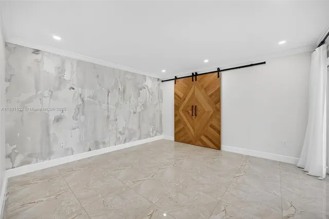 a view of a big room with closet and a bathroom