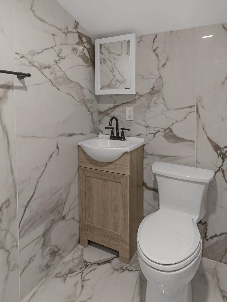 371 West 34th Street Riviera Beach, FL 33404 - Photo 18 of 27 Ensuite Bathroom 1