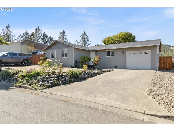$300,000 | 490 Char Street, Roseburg, OR 97471