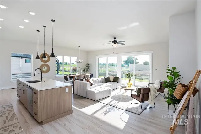 $569,900 | 6086 South Corsican Avenue, Meridian, ID 83642