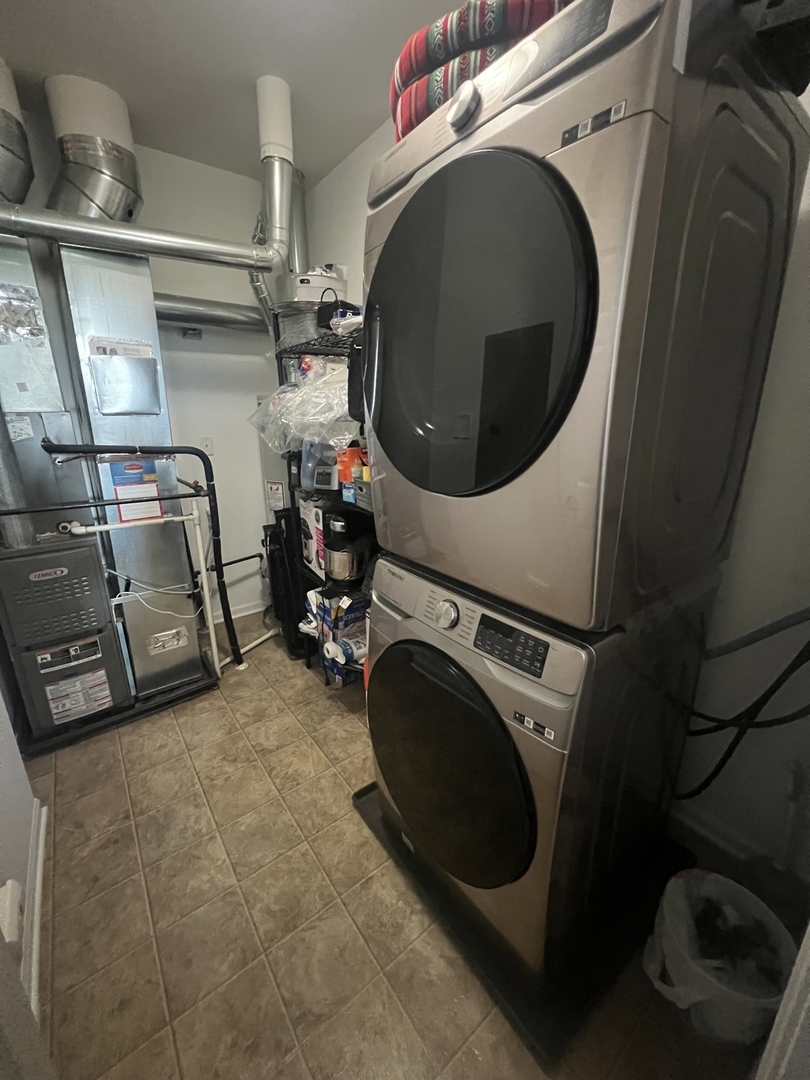 10205 Mulberry Lane, Unit J Bridgeview, IL 60455 - Photo 9 of 12 a utility room with dryer and washer