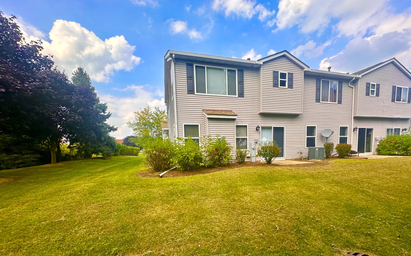 1850 Candlelight Circle Montgomery, IL 60538 - Photo 26 of 29 a front view of house with yard and trees in the background
