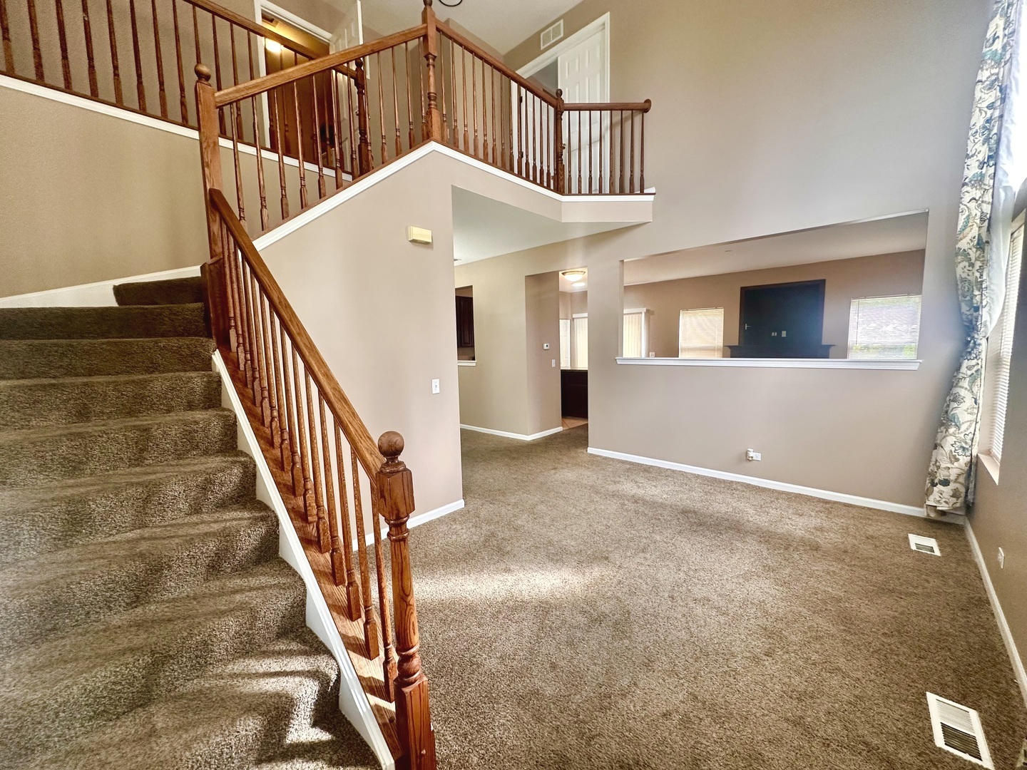 1850 Candlelight Circle Montgomery, IL 60538 - Photo 3 of 29 a view of entryway and hall with wooden floor