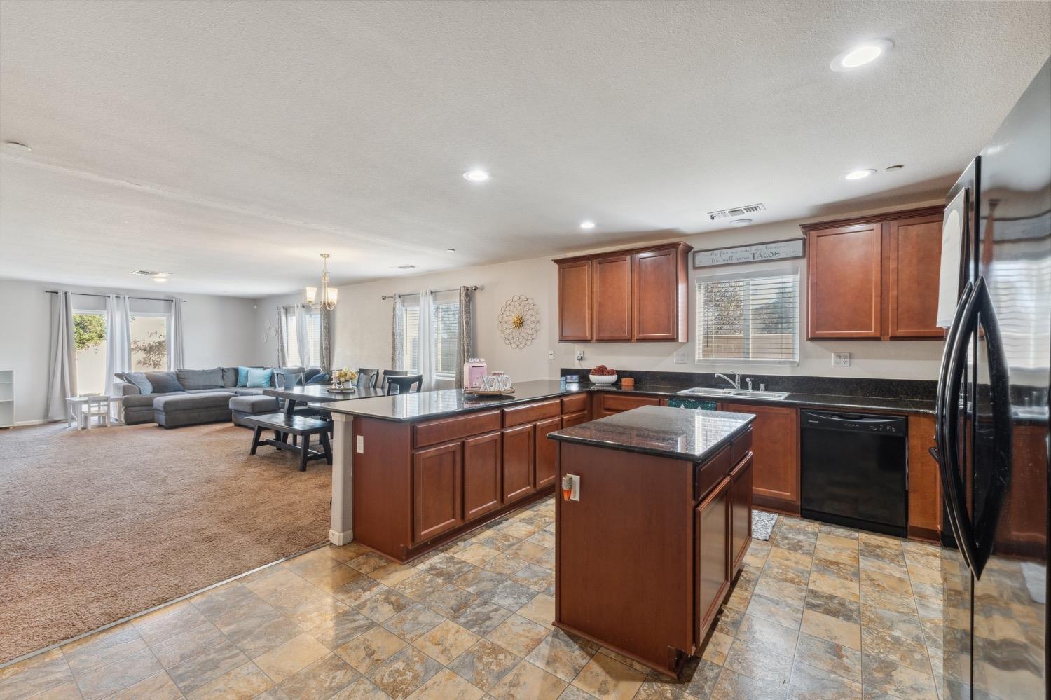 803 Chianti Circle Coalinga, CA 93210 - Photo 4 of 22