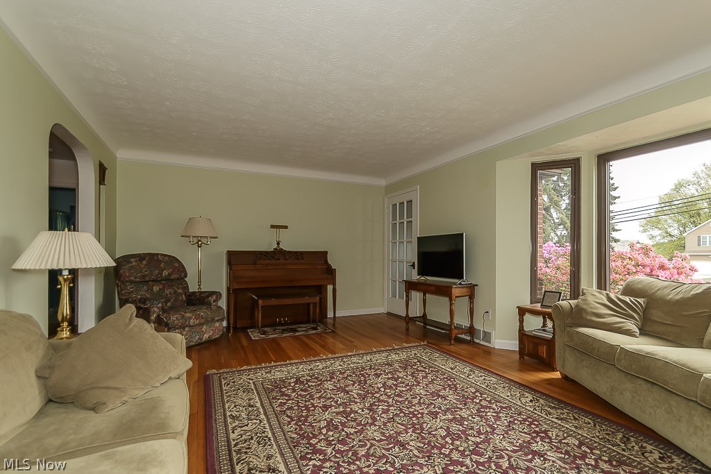 30446 Ridge Road Wickliffe, OH 44092 - Photo 24 of 28 Living room