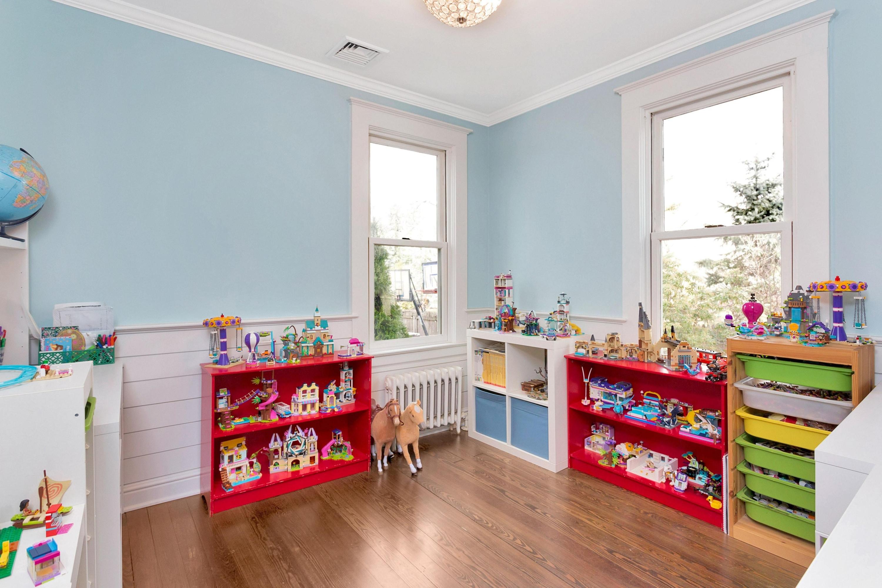 227 Middlesex Road Darien, CT 06820 - Photo 14 of 30 a room with toys and wooden floor