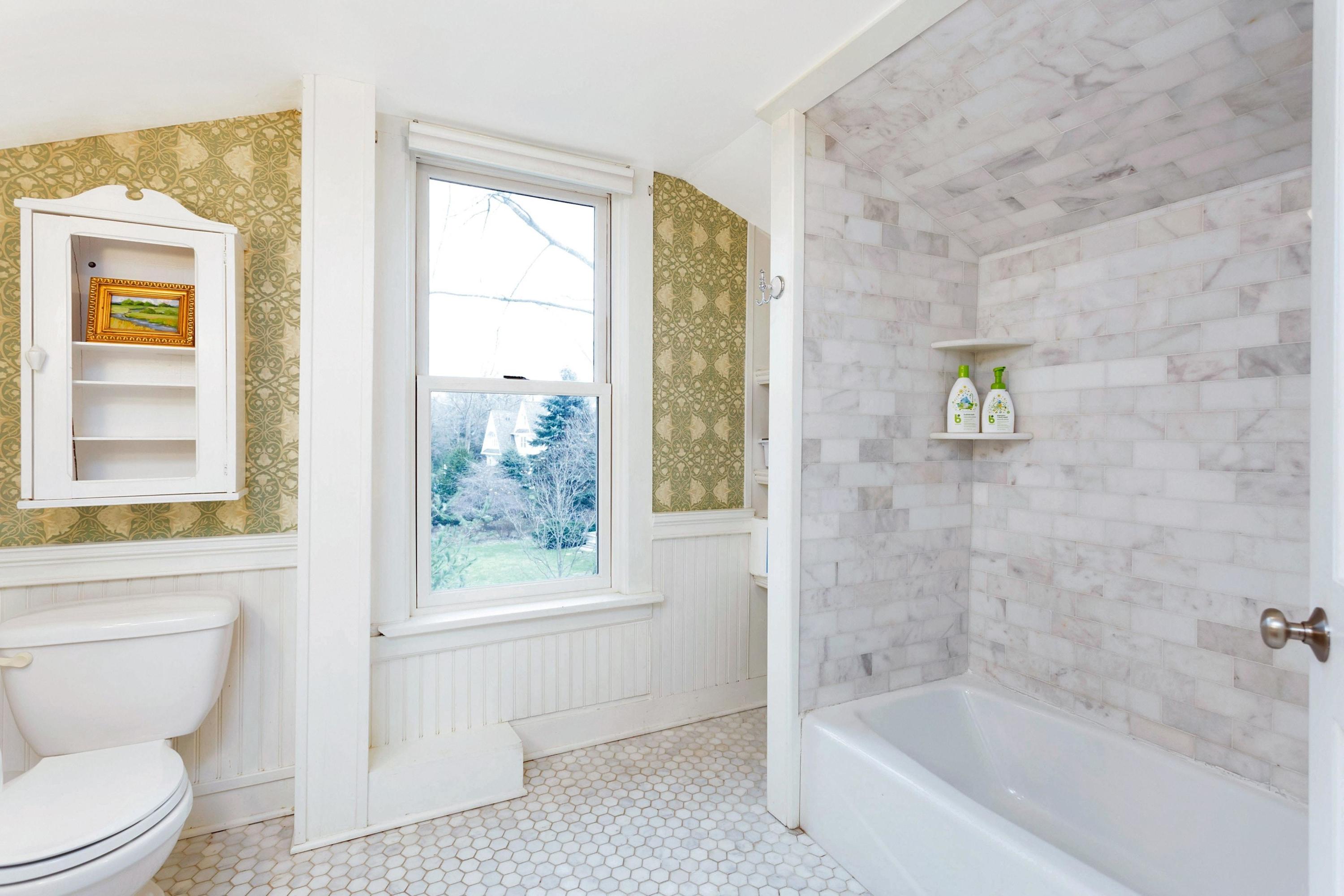 227 Middlesex Road Darien, CT 06820 - Photo 24 of 30 a bathroom with a toilet and a bathtub
