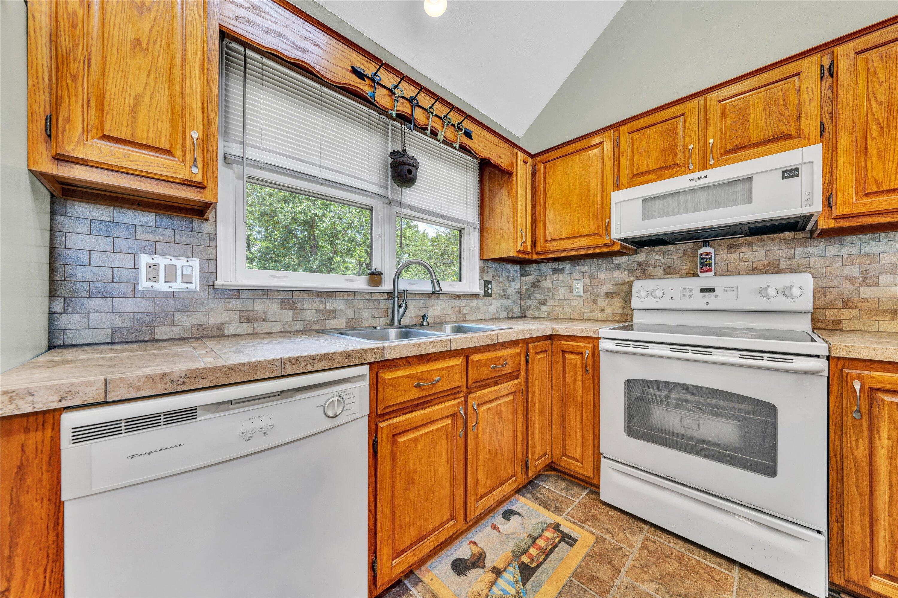 2525 Timberview Road Roanoke, VA 24019 - Photo 13 of 53 09-DSC08244