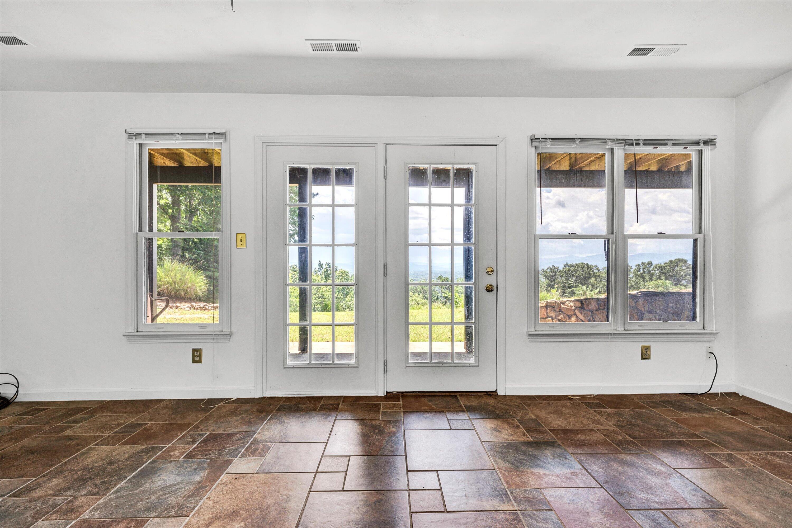 2525 Timberview Road Roanoke, VA 24019 - Photo 27 of 53 23-DSC08289
