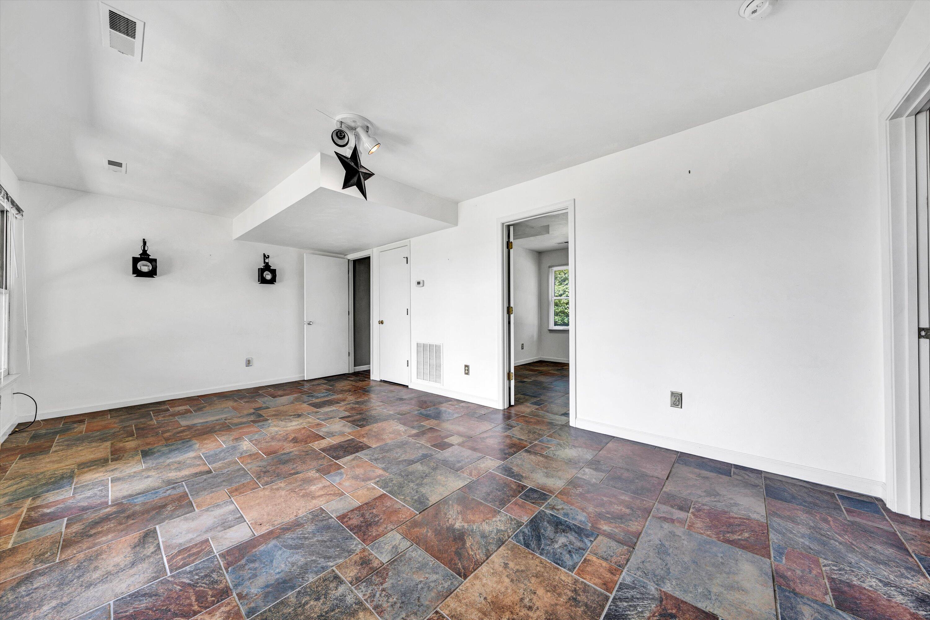 2525 Timberview Road Roanoke, VA 24019 - Photo 28 of 53 24-DSC08292