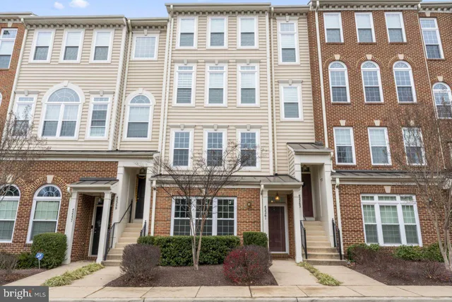 $459,900 | 42261 Terrazzo Terrace, Chantilly, VA 20152
