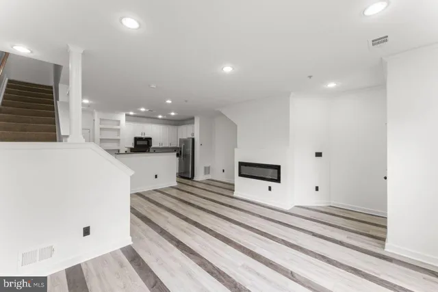 $459,900 | 42261 Terrazzo Terrace, Chantilly, VA 20152