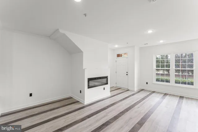 $459,900 | 42261 Terrazzo Terrace, Chantilly, VA 20152