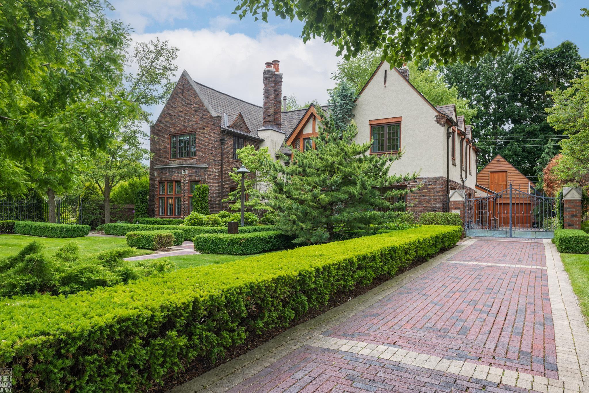 813 Trombley Road Grosse Pointe, MI 48230 - Photo 2 of 77 50146827-abb2d4af-107b-4a36-b1df-ac79af11a5a9.JPG