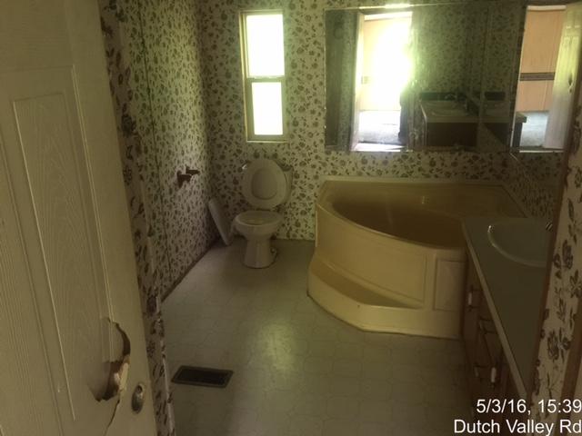 2178 Dutch Valley Road Clinton, TN 37716 - Photo 5 of 12 IMG_2464